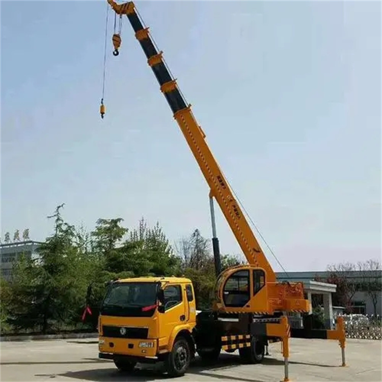 古镇镇钢筋笼入孔时,由吊车采用单点起吊